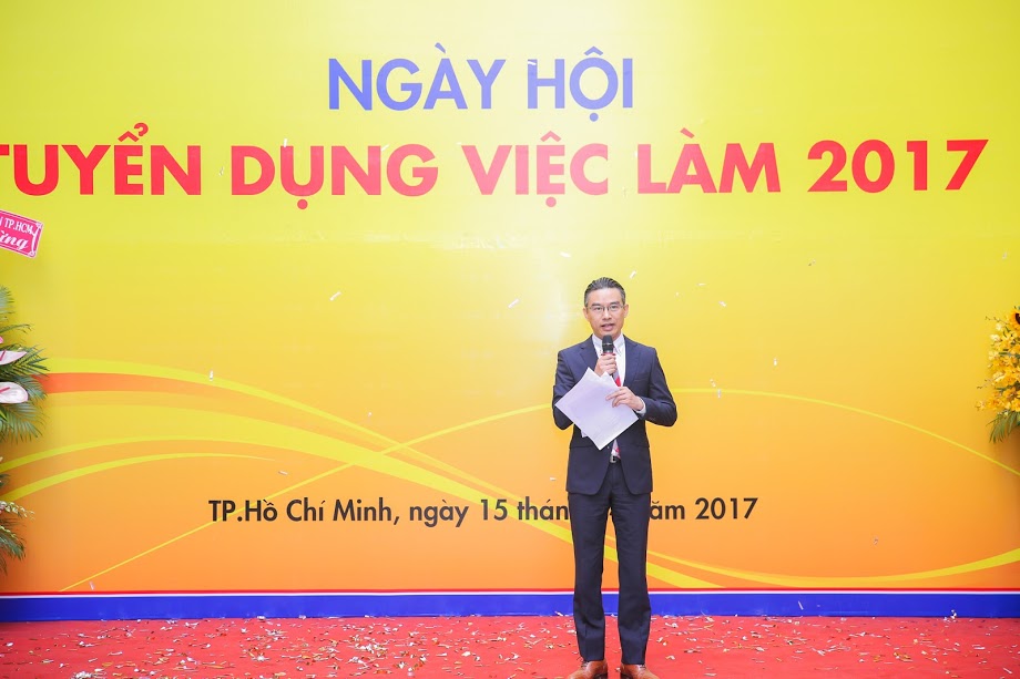 TS.Nguyễn Xuân Hoàng Việt - Phó Hiệu trưởng Nhà trường phát biểu khai mạc “Ngày hội tuyển dụng việc làm 2017” 
